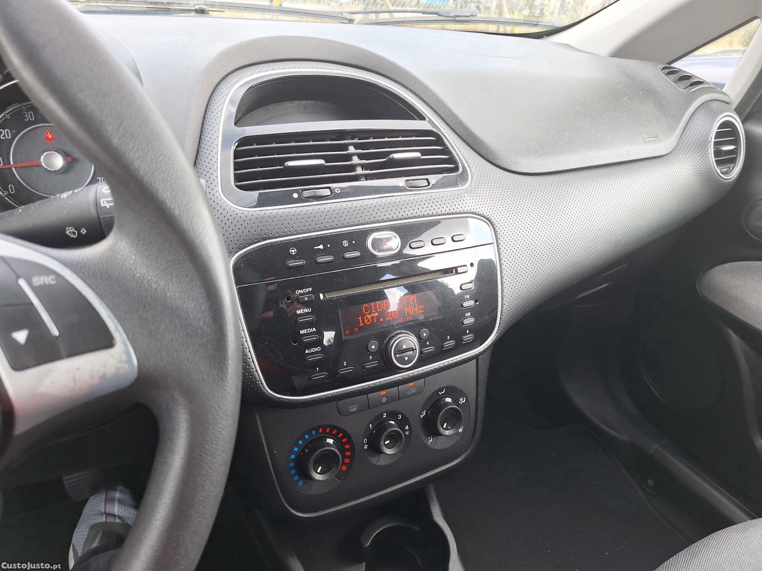 Fiat Punto 1.3 Multijet Garantia Incluída 90euros/mês — fotografia 9