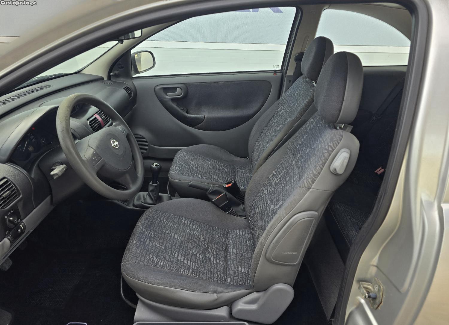 Opel Corsa 1.2 16V Confort — fotografia 4