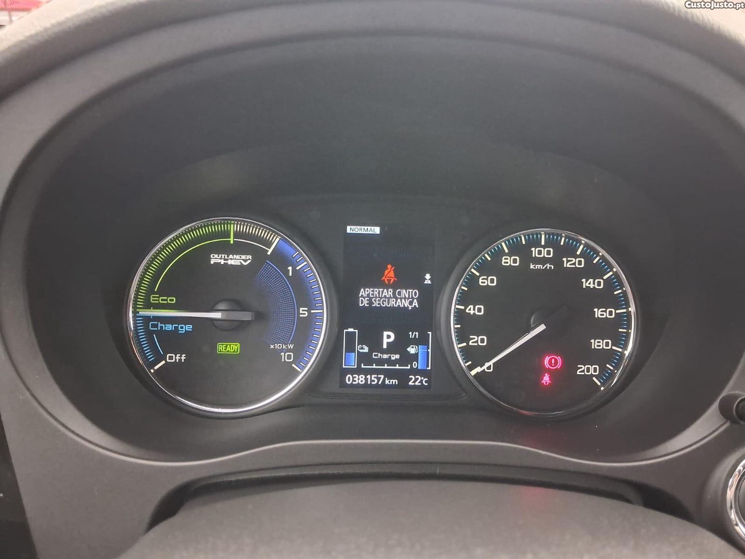 Mitsubishi Outlander 2.4 PHEV Instyle 230CV 2021 IVA Dedutível — fotografia 2
