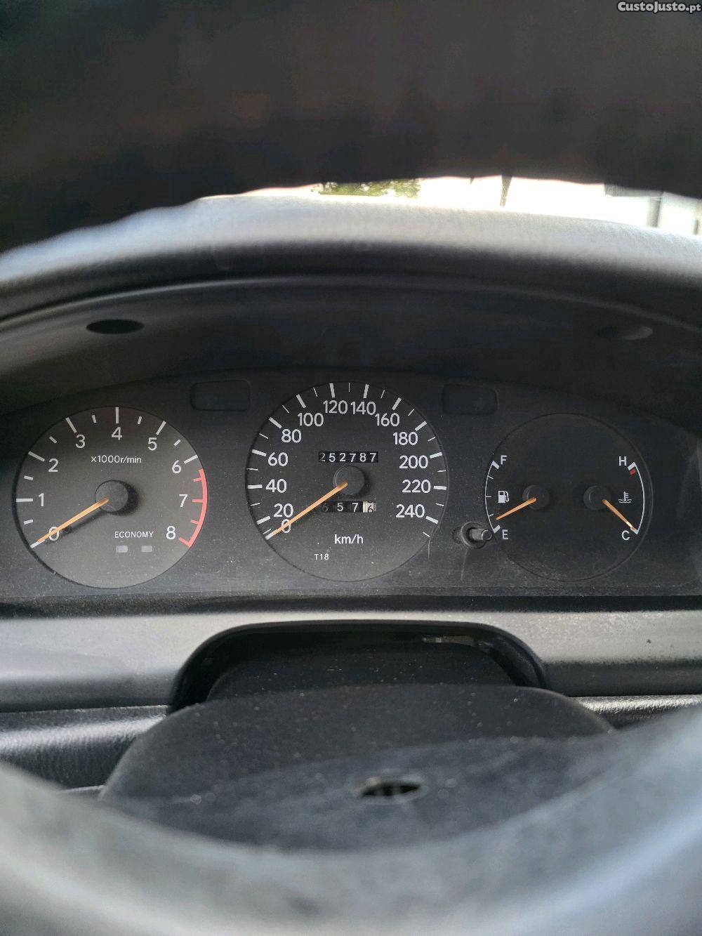 Toyota Carina 1.6i 16 válvulas — fotografia 3