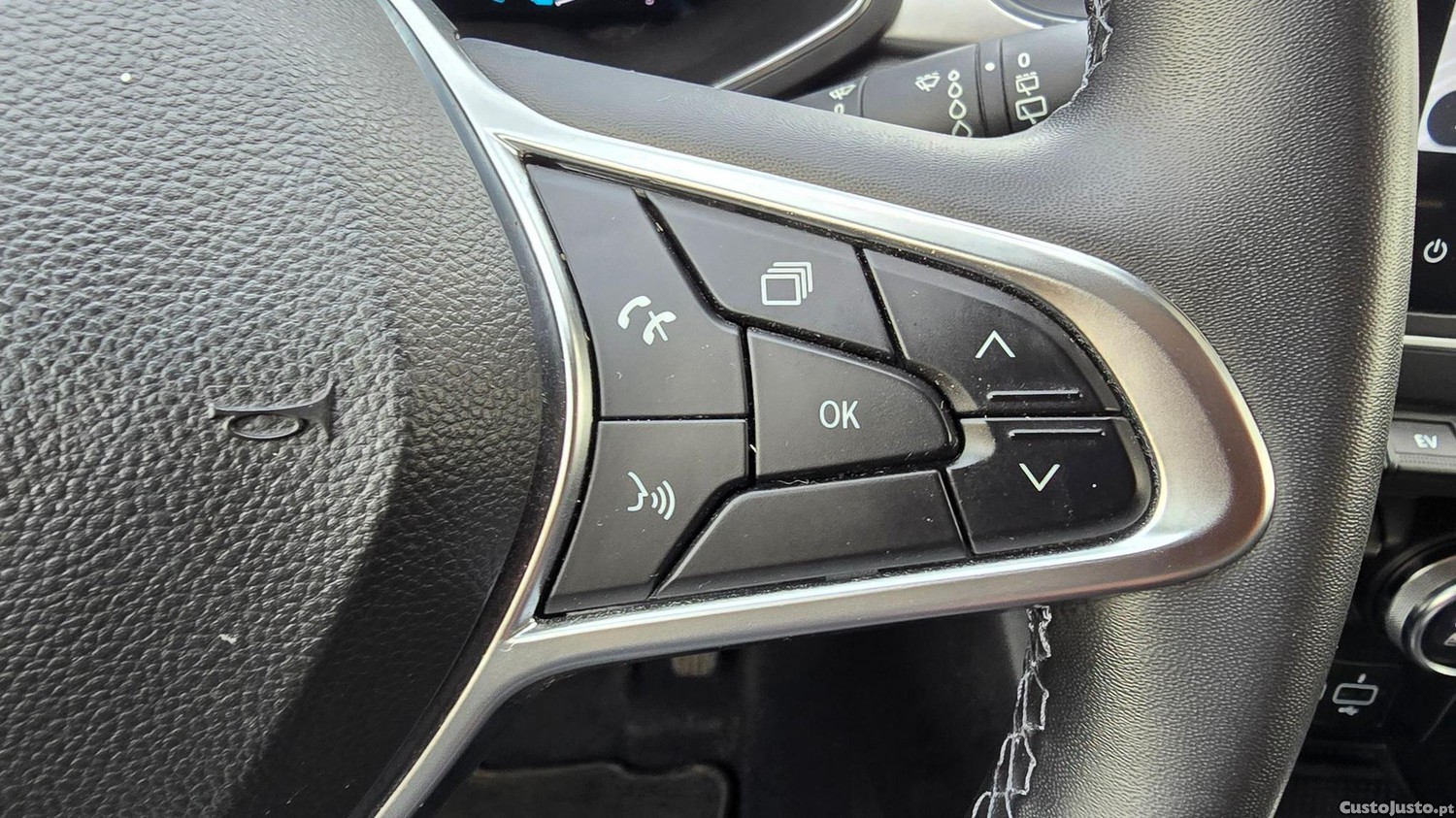 Renault Captur 1.6 E-Tech Plug-In Intens — fotografia 15