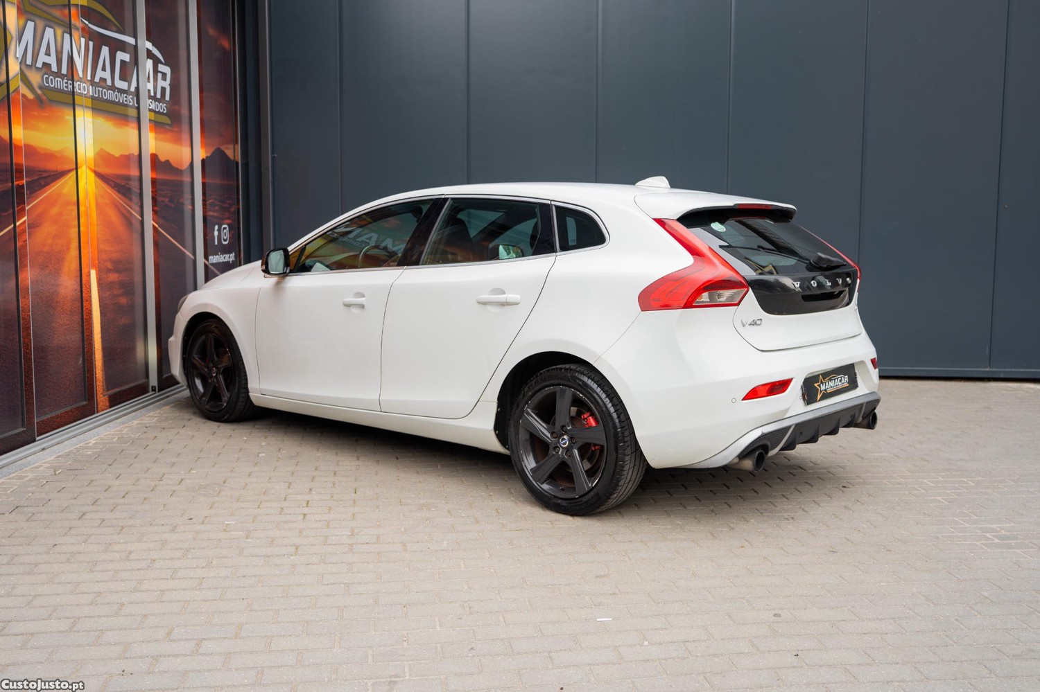 Volvo V40 D2 R Design — fotografia 16