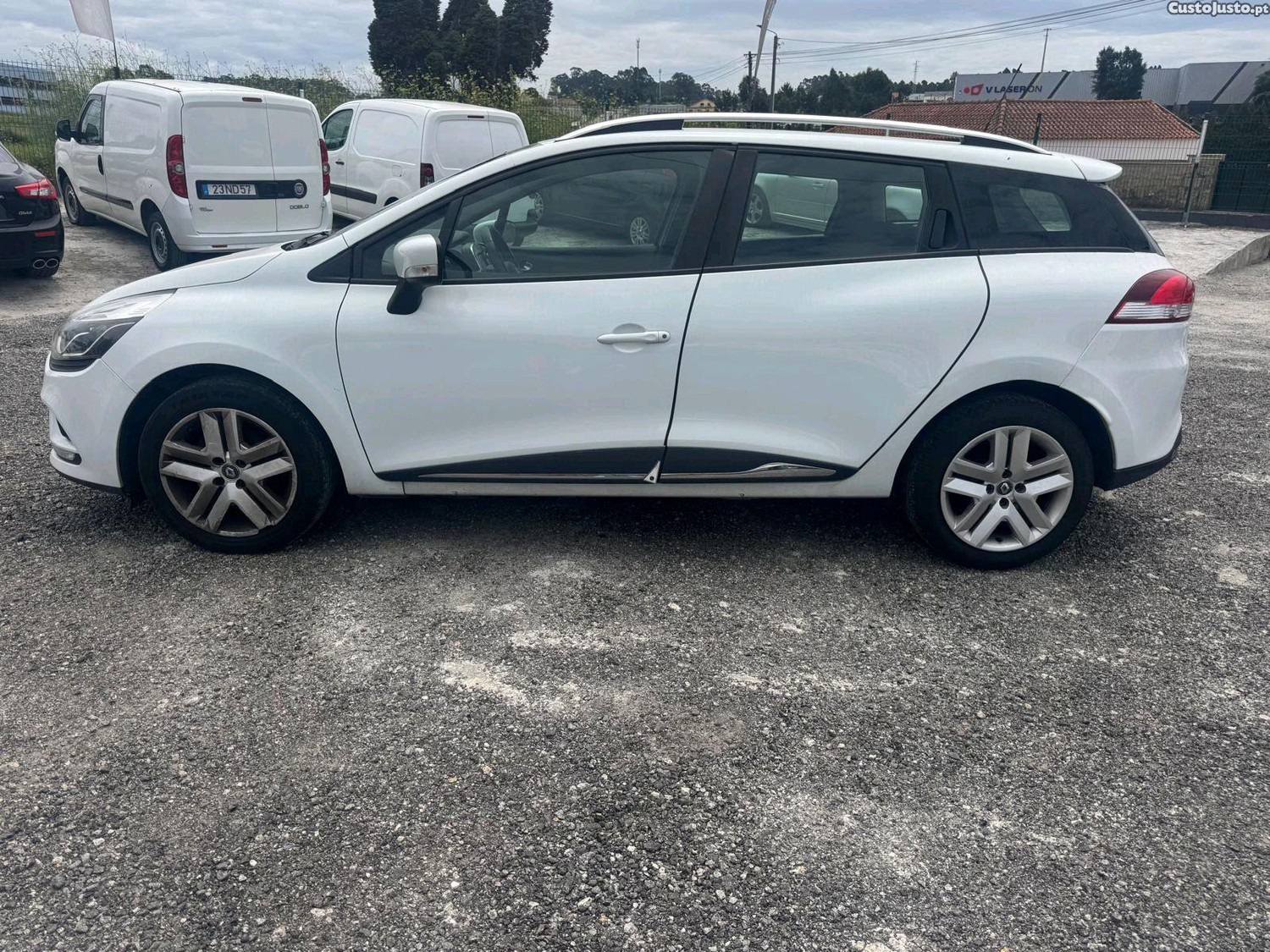 Renault Clio carro — fotografia 9