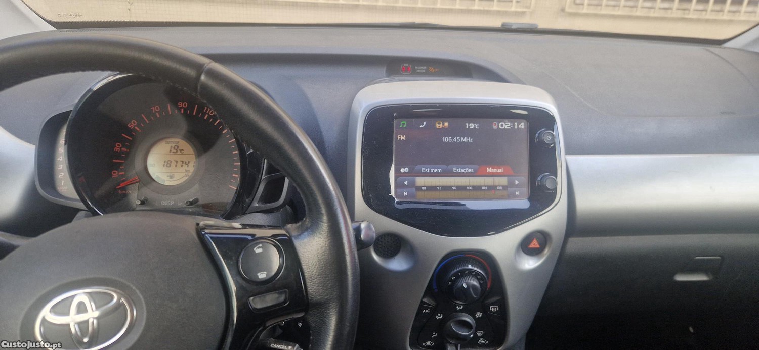 Toyota Aygo 1.0 Gasolina — fotografia 3