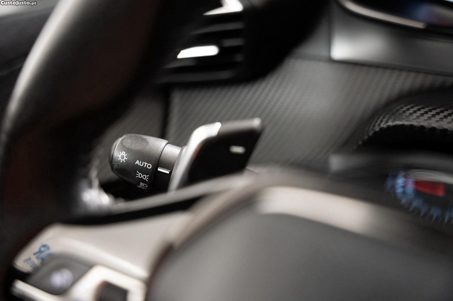 Peugeot 2008 1.2 PureTech Active EAT8 — fotografia 8