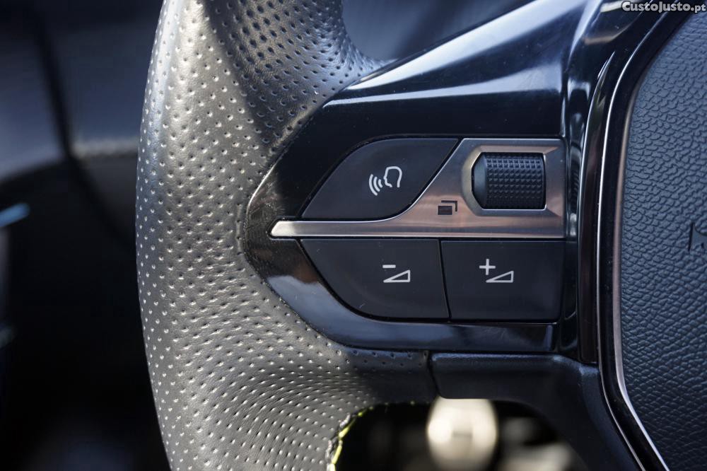 Peugeot 208 1.2 PureTech GT — fotografia 17