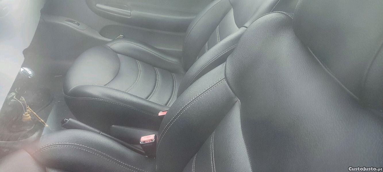 Renault Mégane coupé dynamic — fotografia 2
