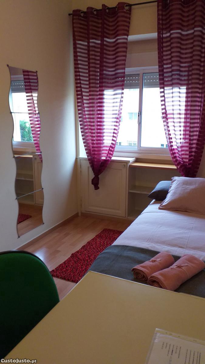 Quarto em apartº 3 estudantes à Cid. Univ. e Lusófona (Alvalade)