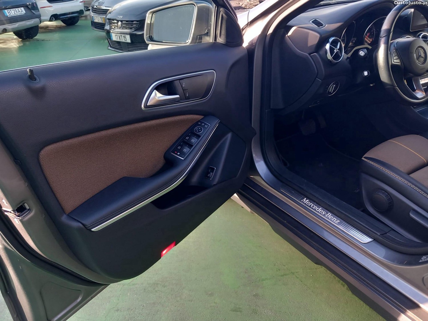 Mercedes-Benz GLA 180 d Style Aut. — fotografia 16