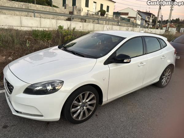 Volvo V40 D2