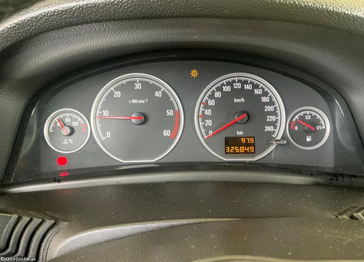 Opel Vectra CARAVAN 1.9CDTI — fotografia 4