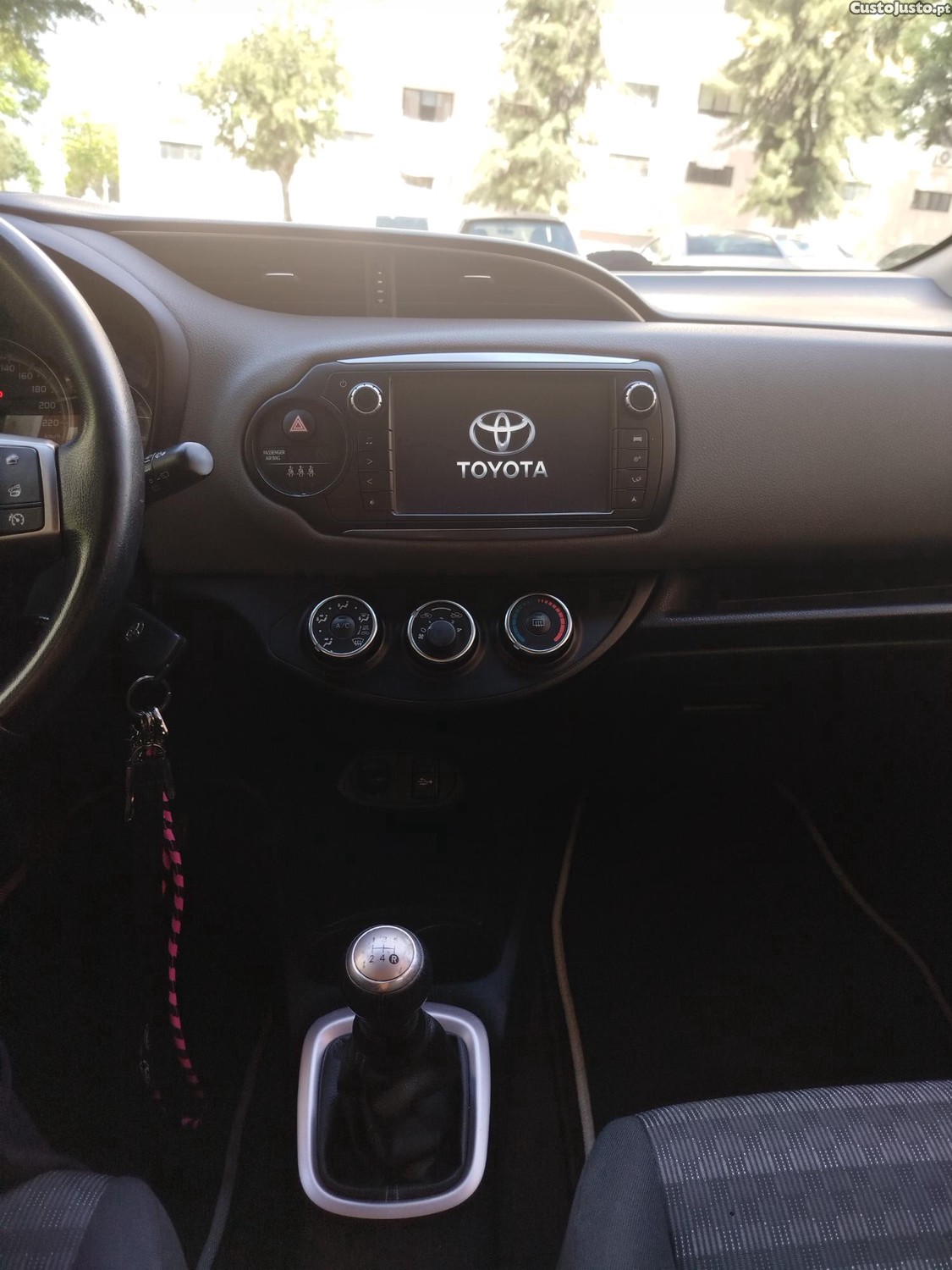 Toyota Yaris Comfort — fotografia 7