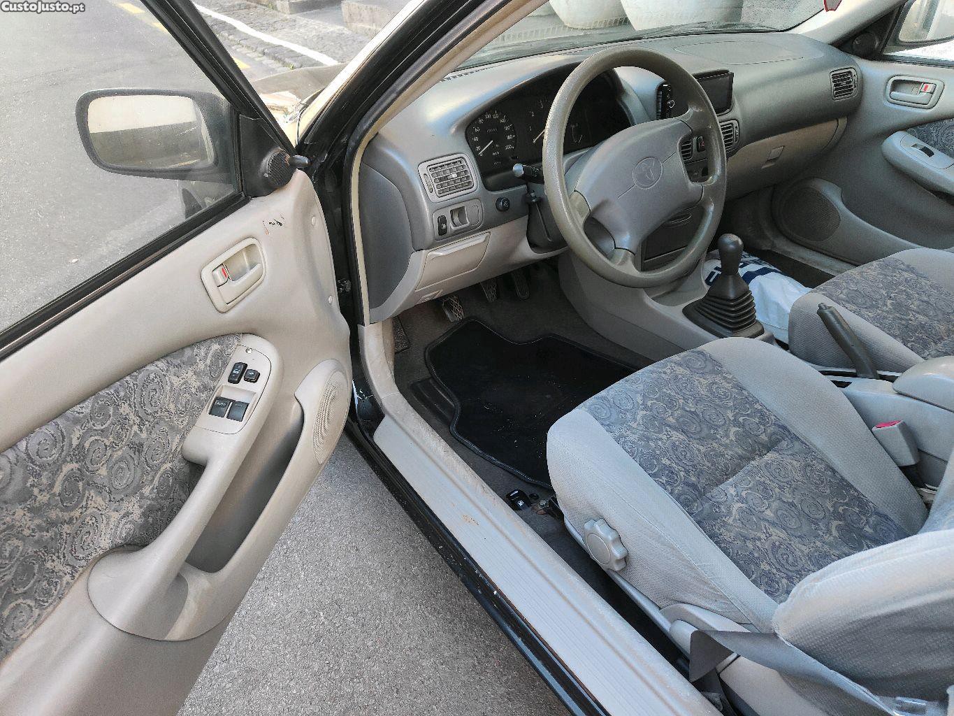 Toyota Corolla 2.0D — fotografia 3