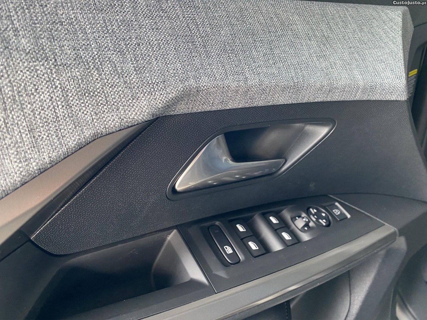 Peugeot 5008 1.2 Hybrid Allure e-DCS6 — fotografia 7