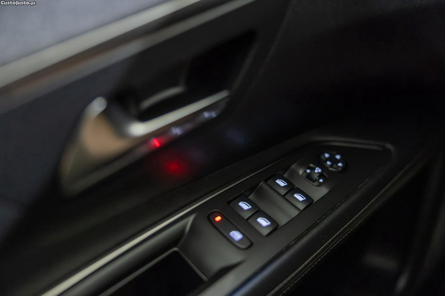 Peugeot 3008 1.2 PureTech Allure — fotografia 11