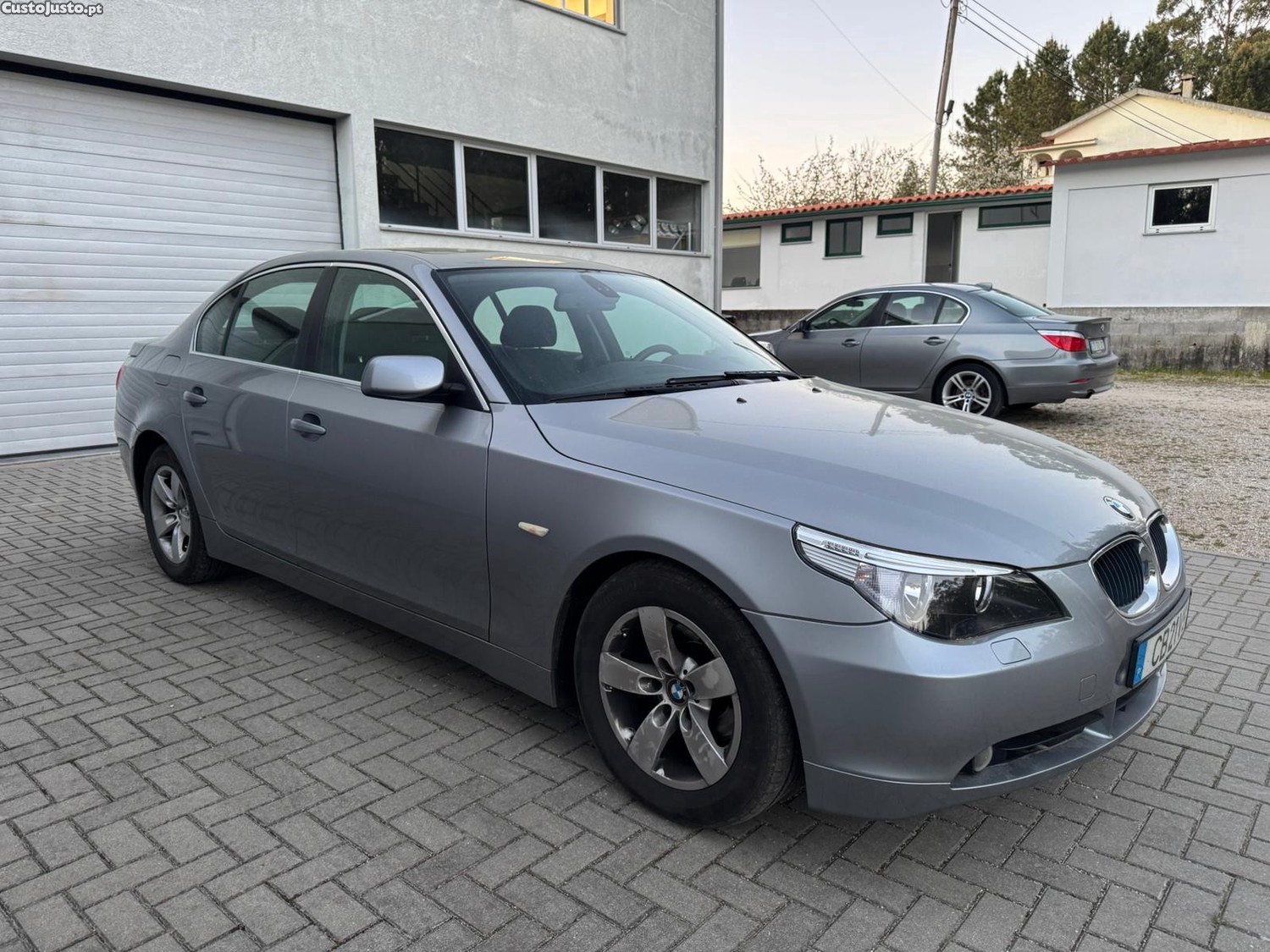 BMW 525 i — fotografia 11