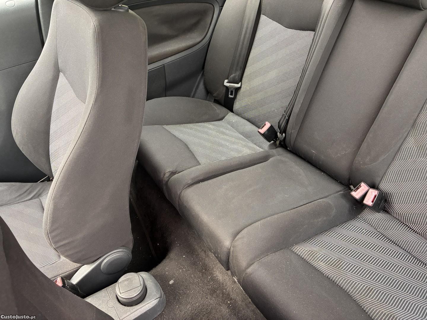 SEAT Ibiza 1.4 TDi Reference — fotografia 8