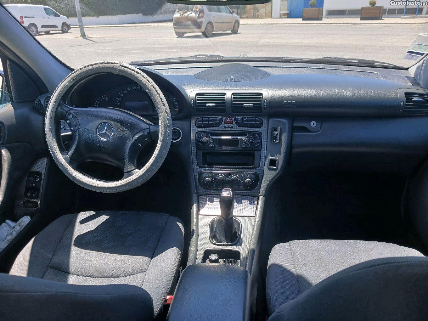 Mercedes-Benz C 220 2000 — fotografia 3