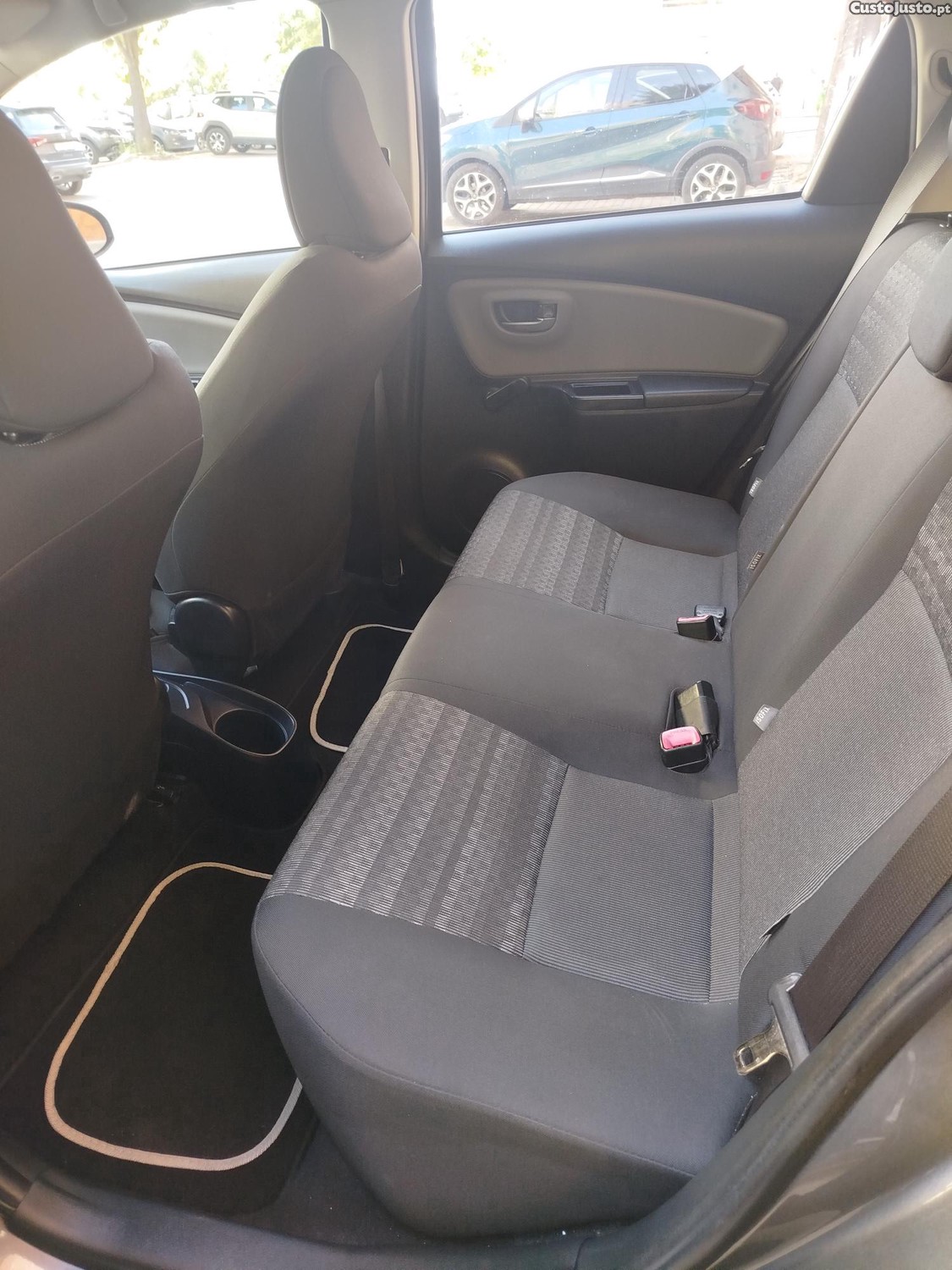 Toyota Yaris Comfort — fotografia 5