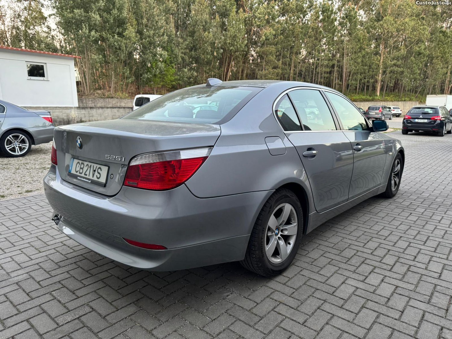 BMW 525 i — fotografia 10