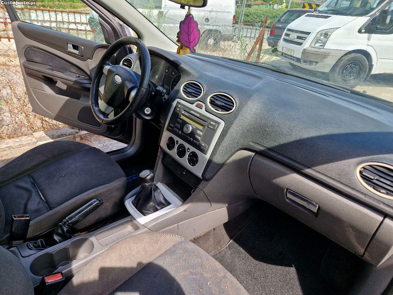 Ford Focus 1.6 tdci — fotografia 2