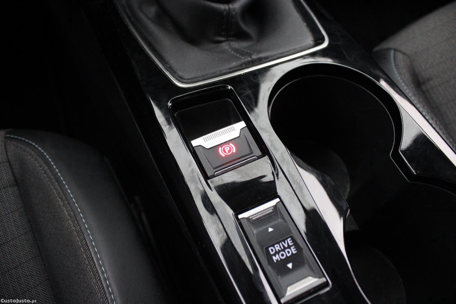 Peugeot 208 1.5 BHDI ALLURe — fotografia 9
