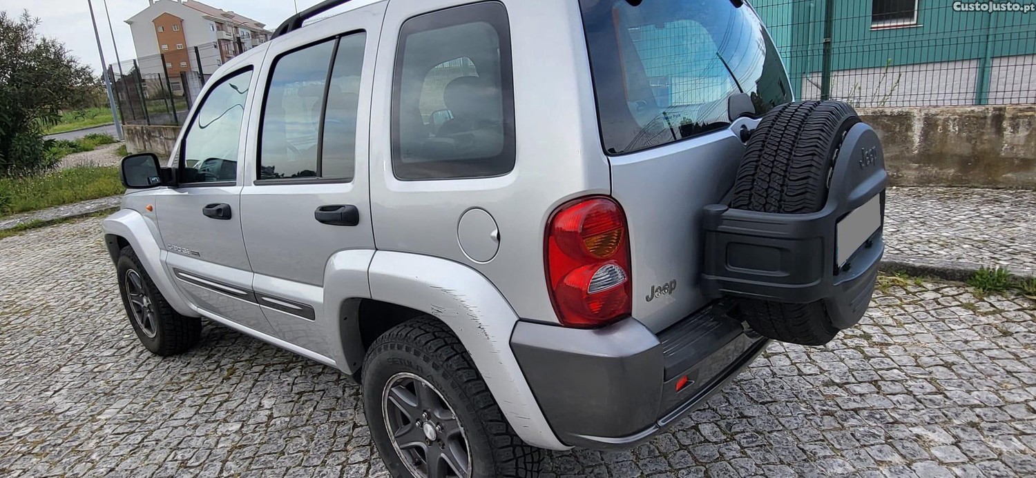 Jeep Cherokee () KJ Liberty 2.5 CRD 143 cv — fotografia 3