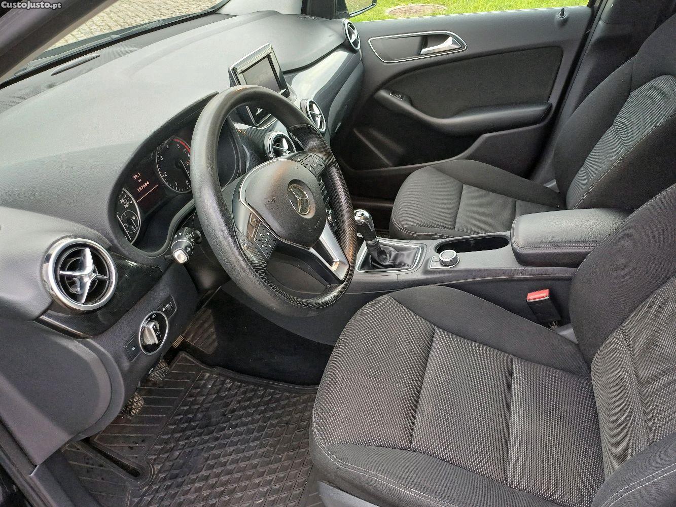 Mercedes-Benz B 180 CDI — fotografia 3