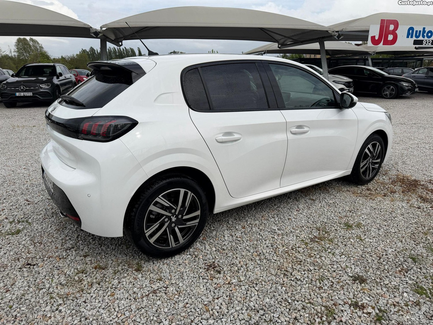 Peugeot 208 1.2 PureTech Allure — fotografia 9