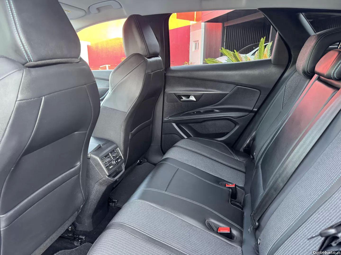 Peugeot 3008 1.6 hybrid allure pack e-eat8 — fotografia 16
