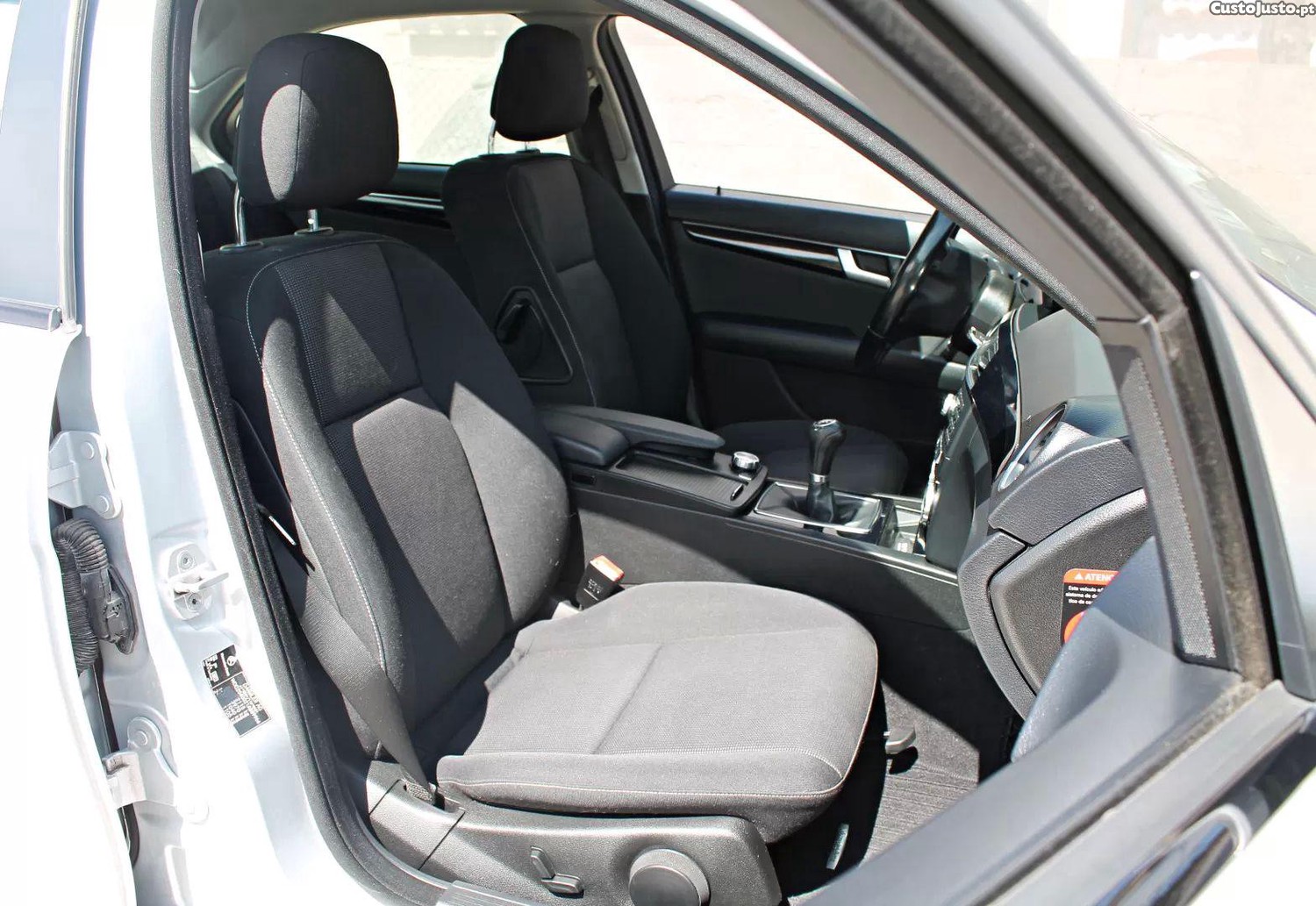 Mercedes-Benz C 220 D — fotografia 12