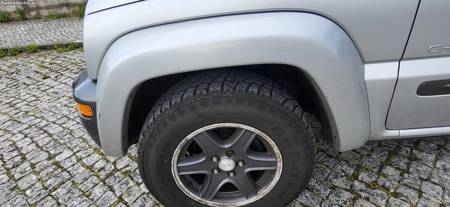 Jeep Cherokee () KJ Liberty 2.5 CRD 143 cv — fotografia 2