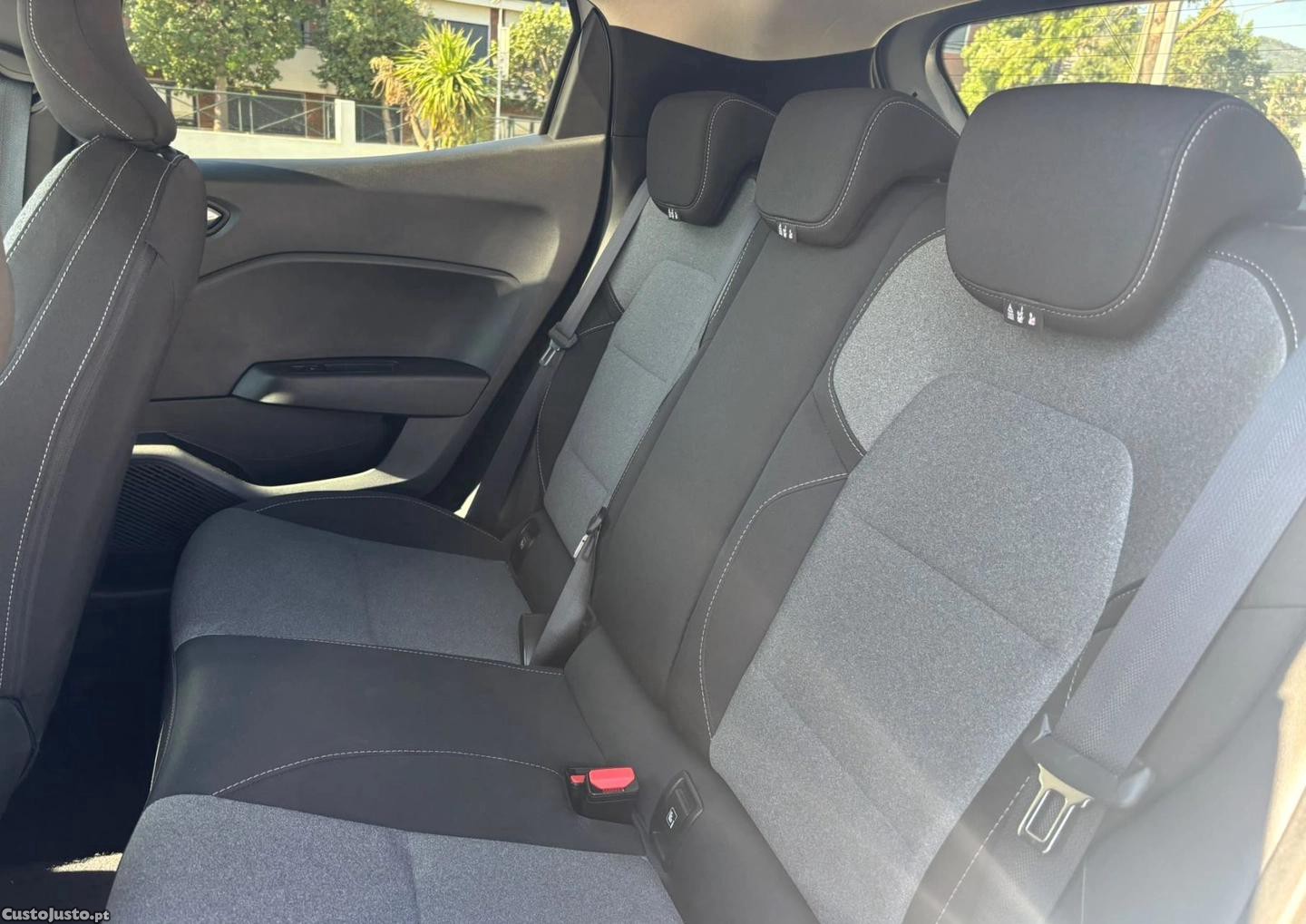 Renault Clio 1.0 TCe Evolution — photo 4