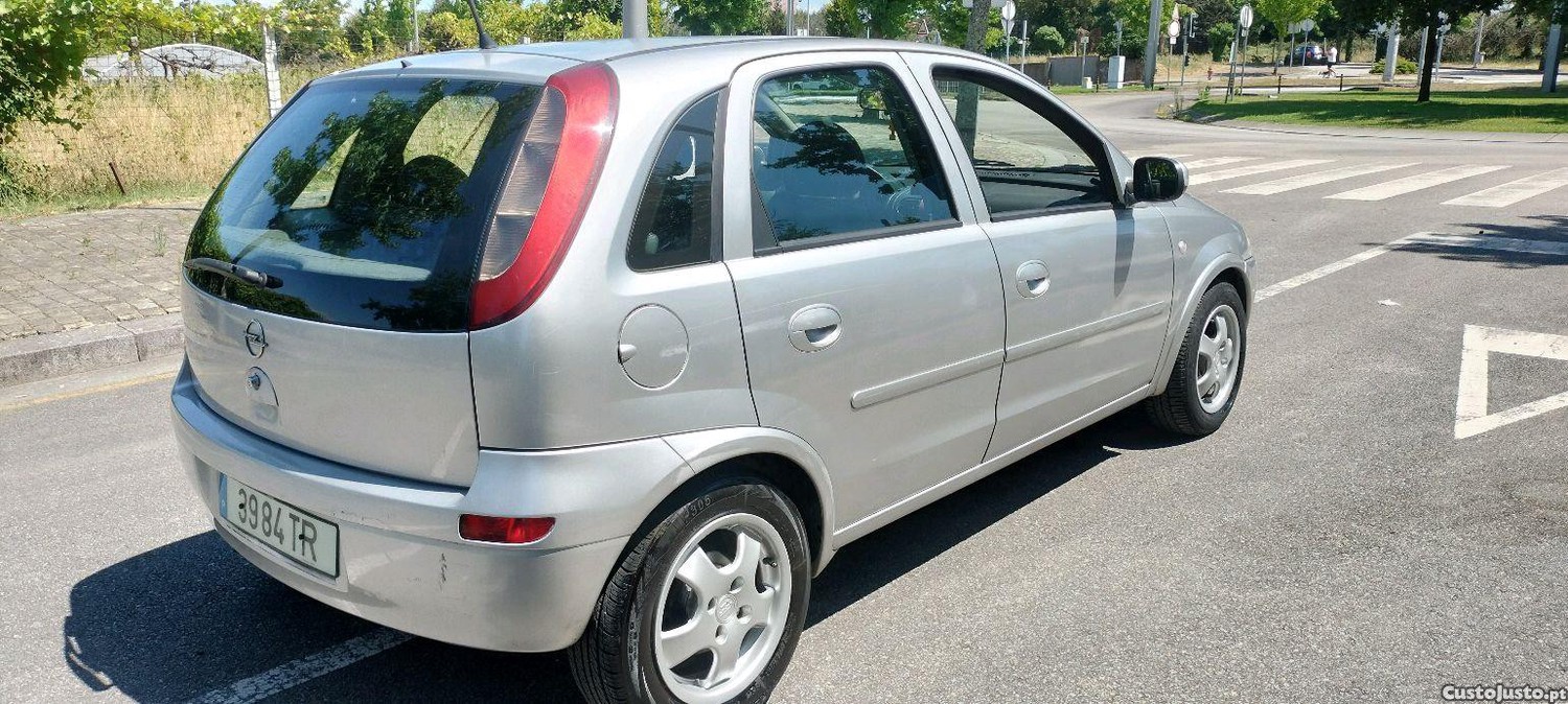 Opel Corsa 1.2 — fotografia 8