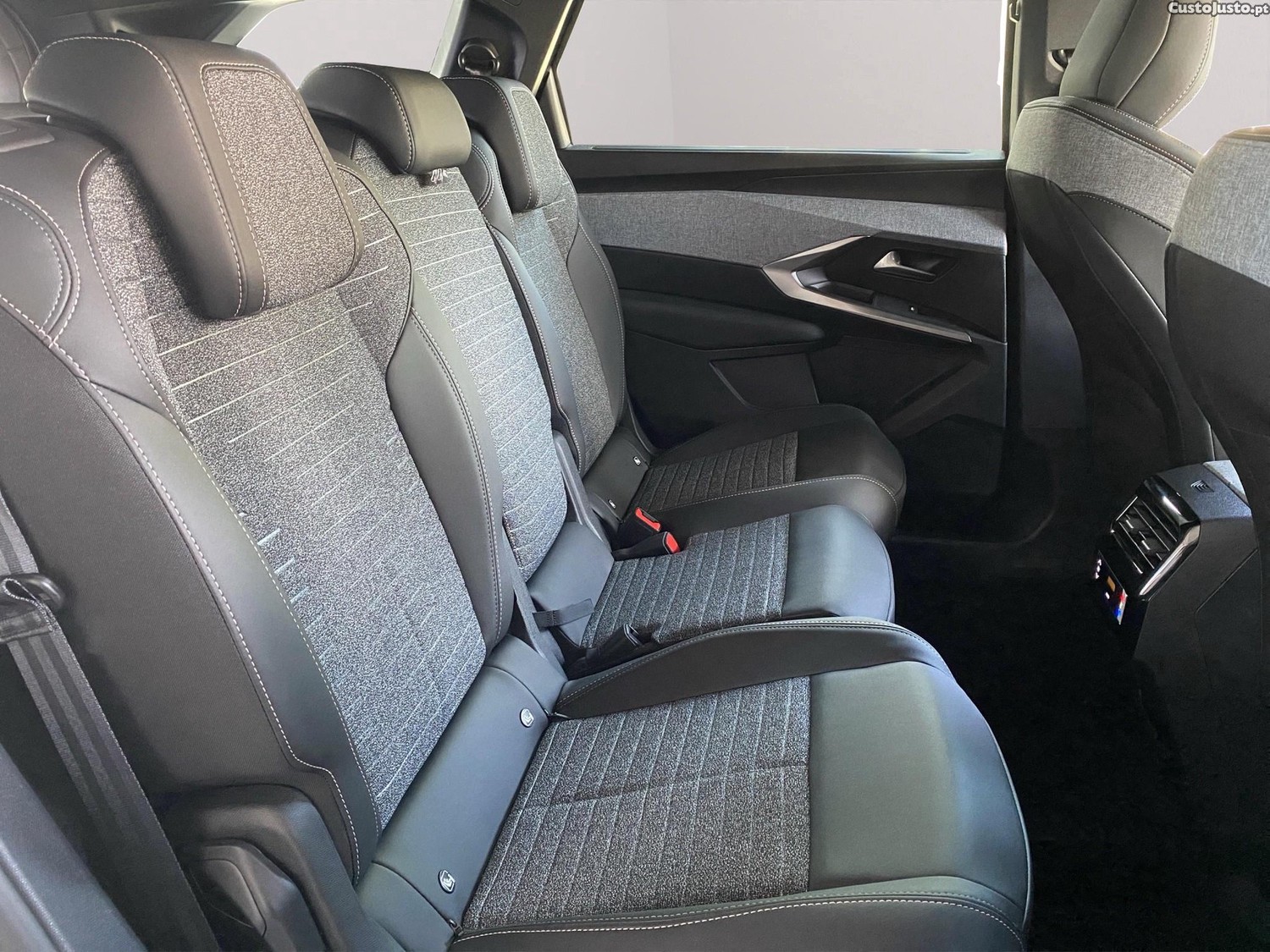 Peugeot 5008 1.2 Hybrid Allure e-DCS6 — fotografia 4