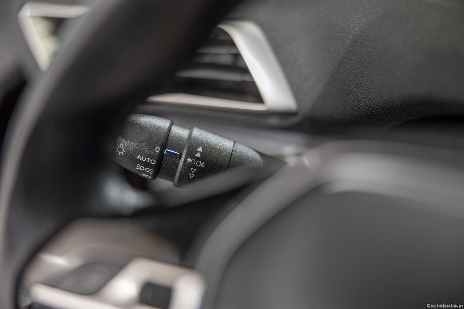 Peugeot 3008 1.2 PureTech Allure — fotografia 9