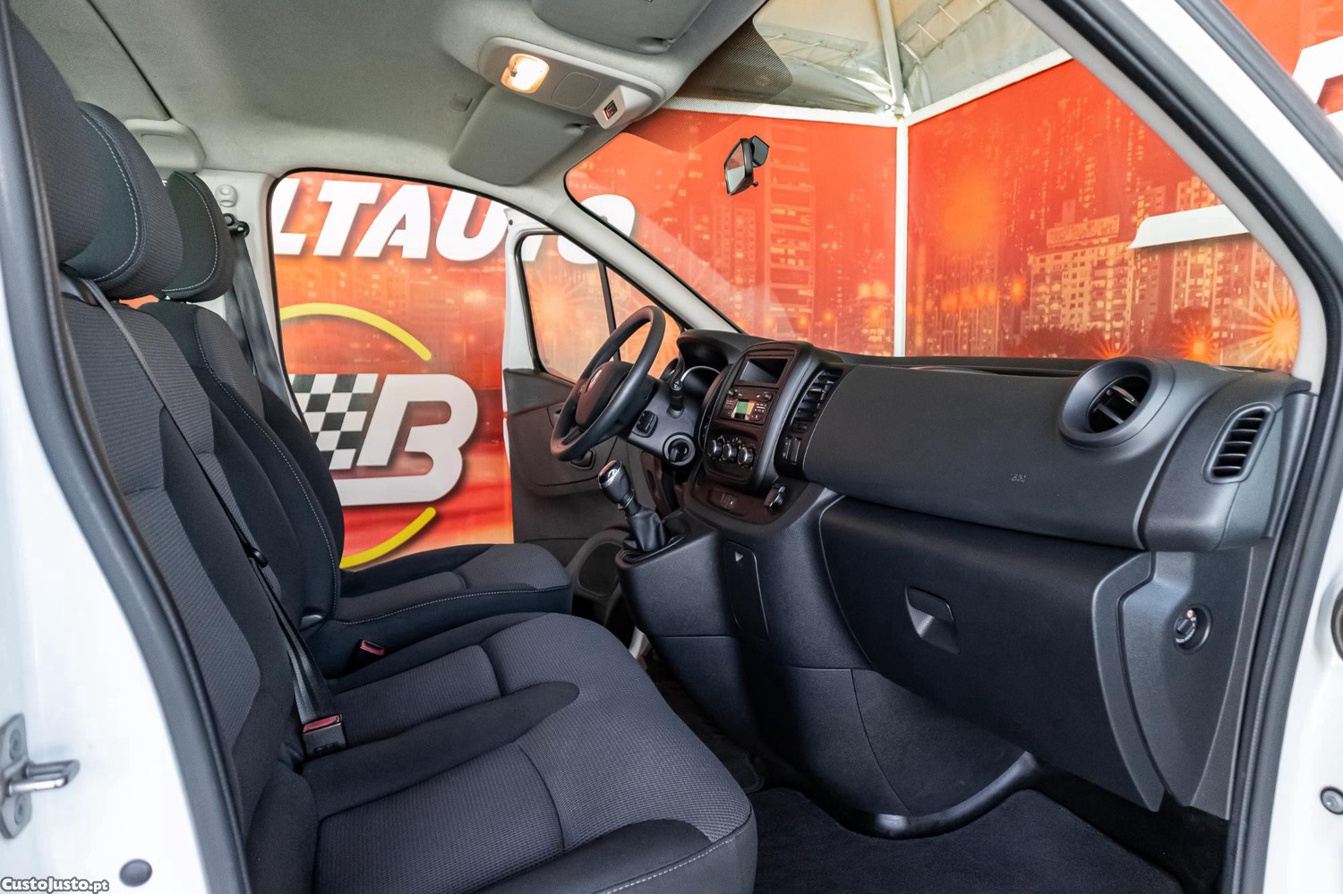 Renault Trafic 2.0 Dci L2H1 9 Lugares — fotografia 2
