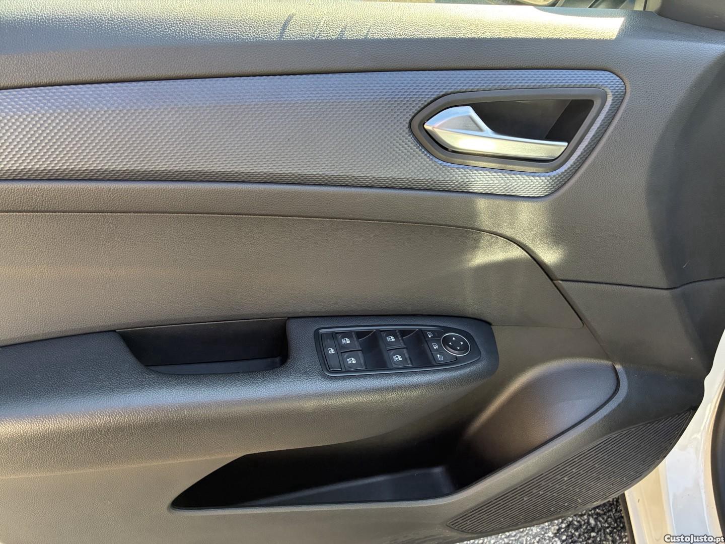 Renault Arkana 1.6 E-Tech Full Hybrid Evolution — fotografia 5