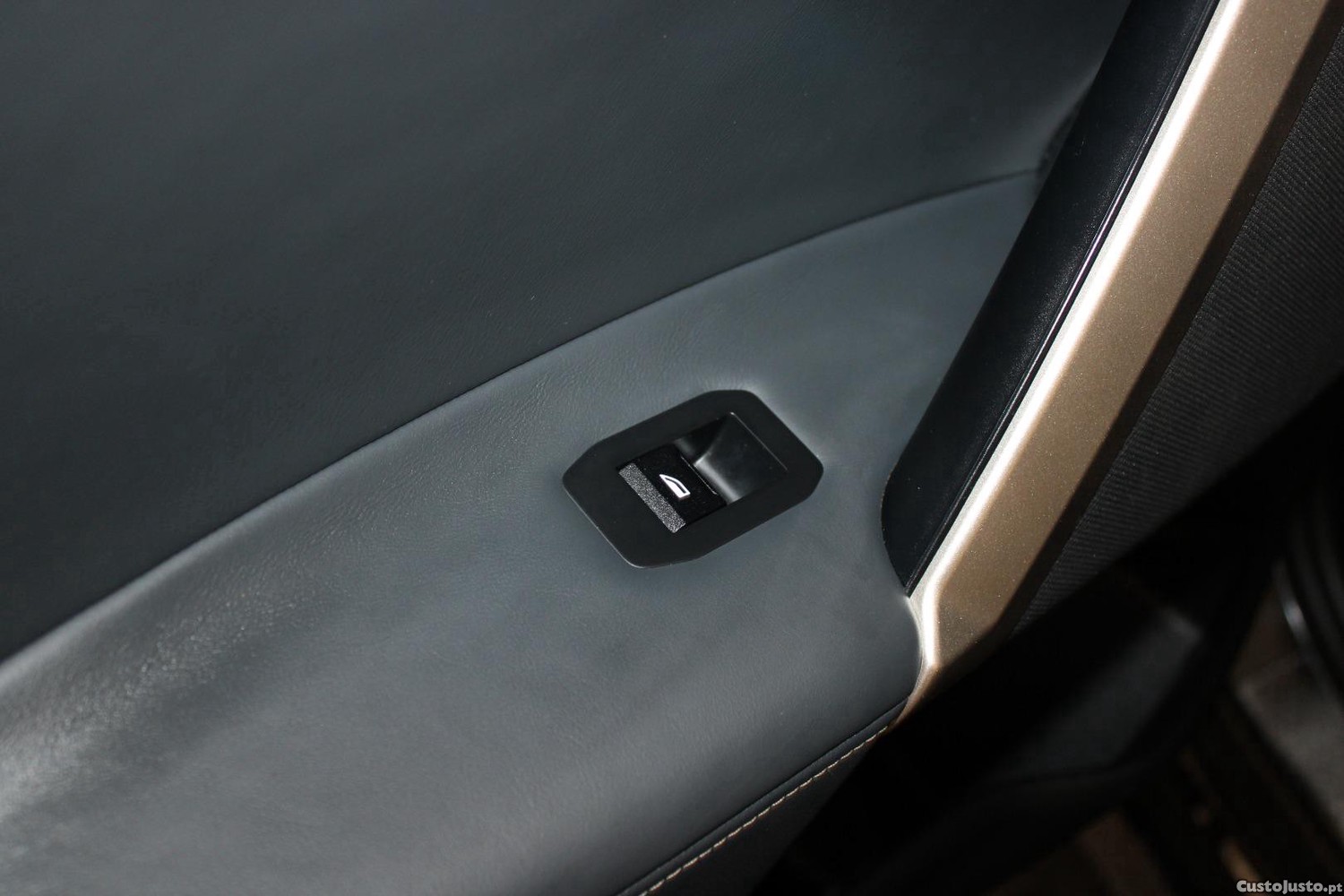 BMW iX XDRIVE 40 PACK DESPORTIVO — fotografia 13