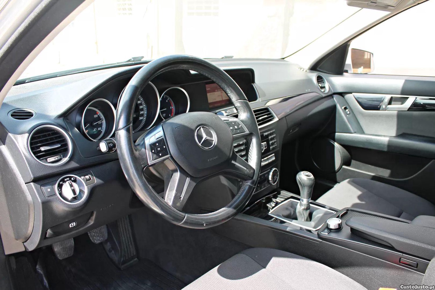 Mercedes-Benz C 220 D — fotografia 14