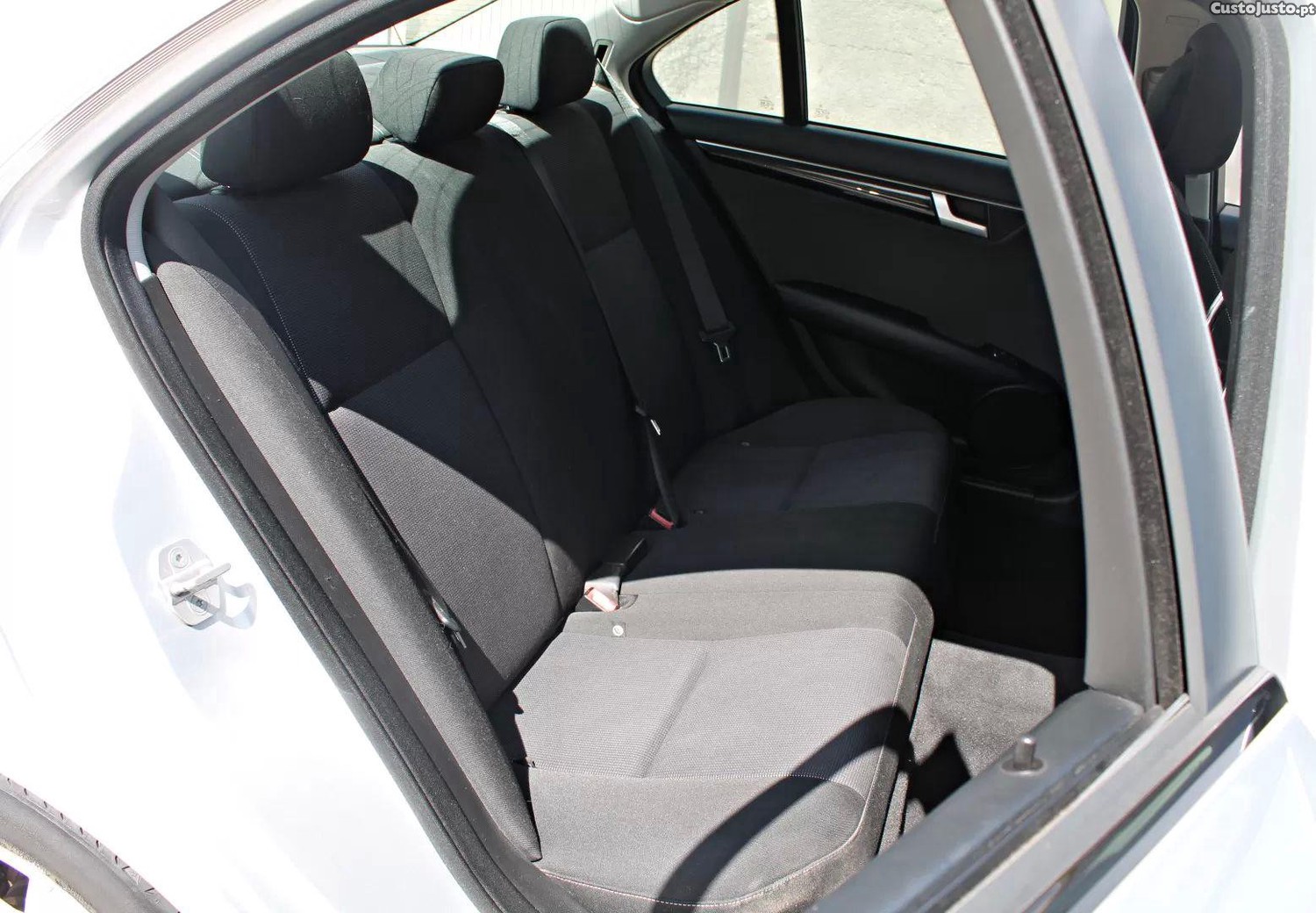 Mercedes-Benz C 220 D — fotografia 10