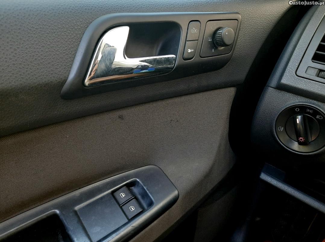 Volkswagen Polo 1.4Tdi Confortline AC — fotografia 6