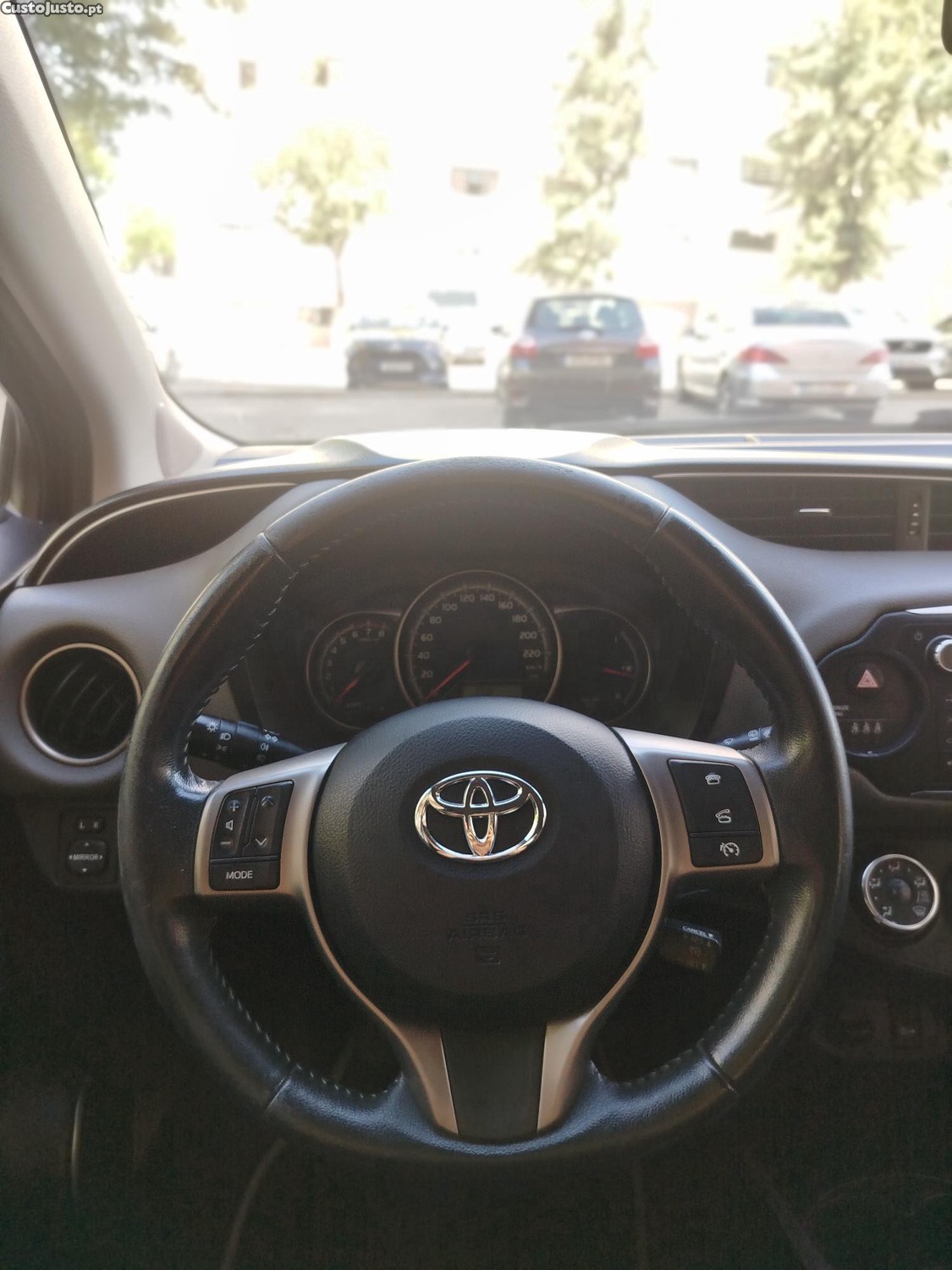 Toyota Yaris Comfort — fotografia 8