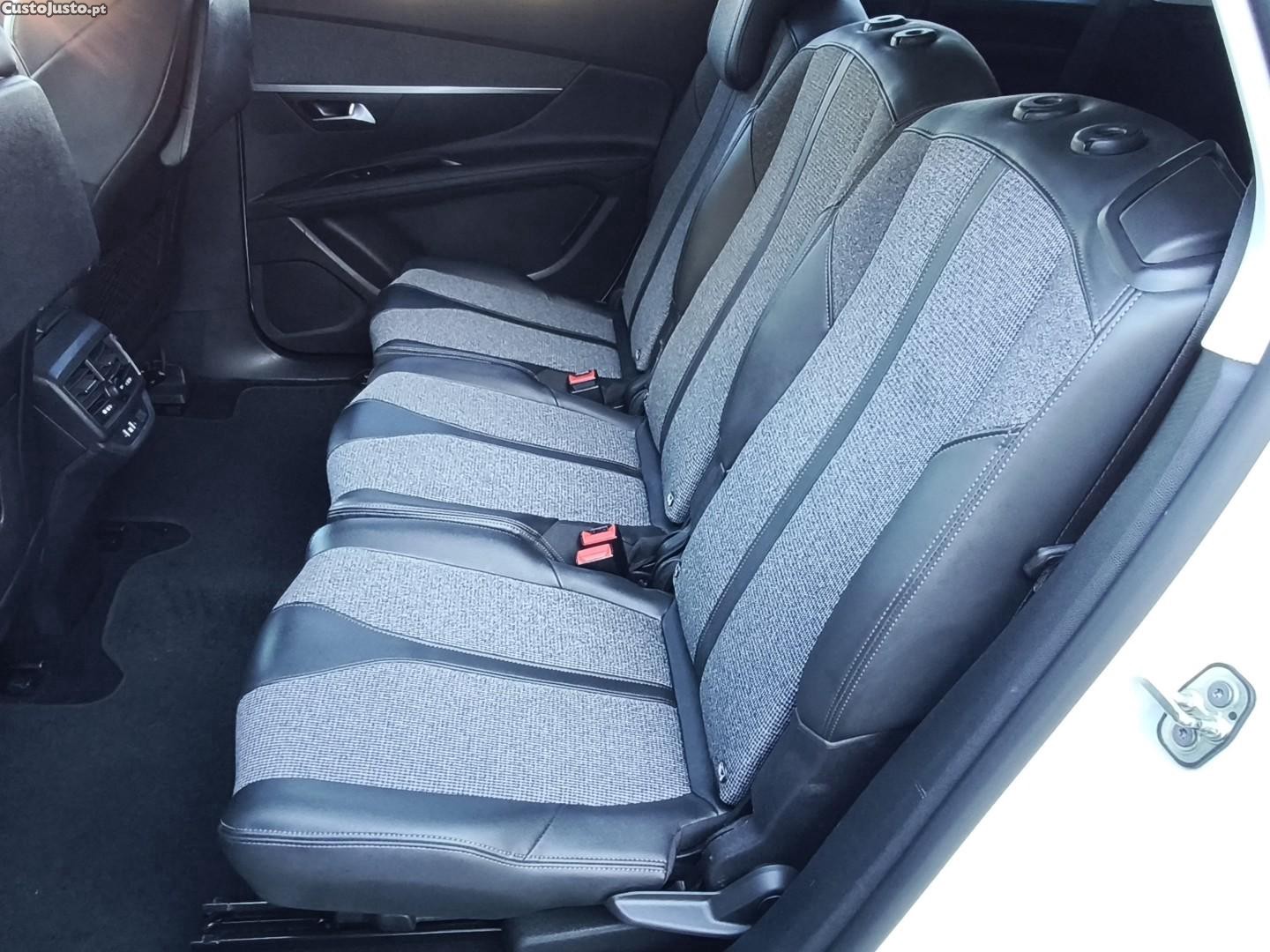 Peugeot 5008 1.2 PureTech Allure Pack EAT8 — fotografia 3