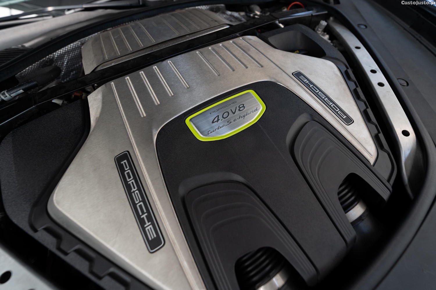 Porsche Panamera Sport Turismo Turbo S E-Hybrid — fotografia 14