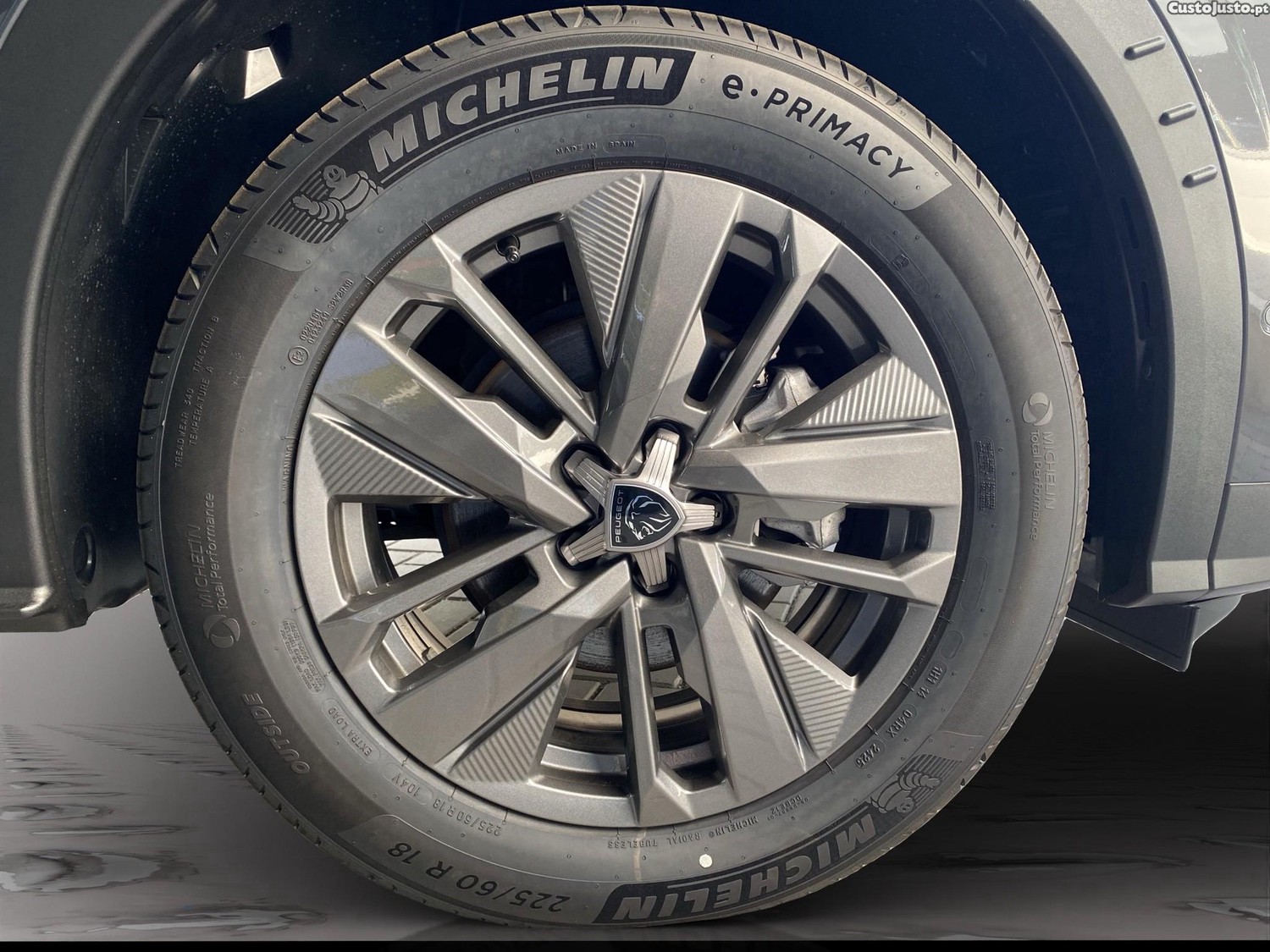 Peugeot 5008 1.2 Hybrid Allure e-DCS6 — fotografia 2