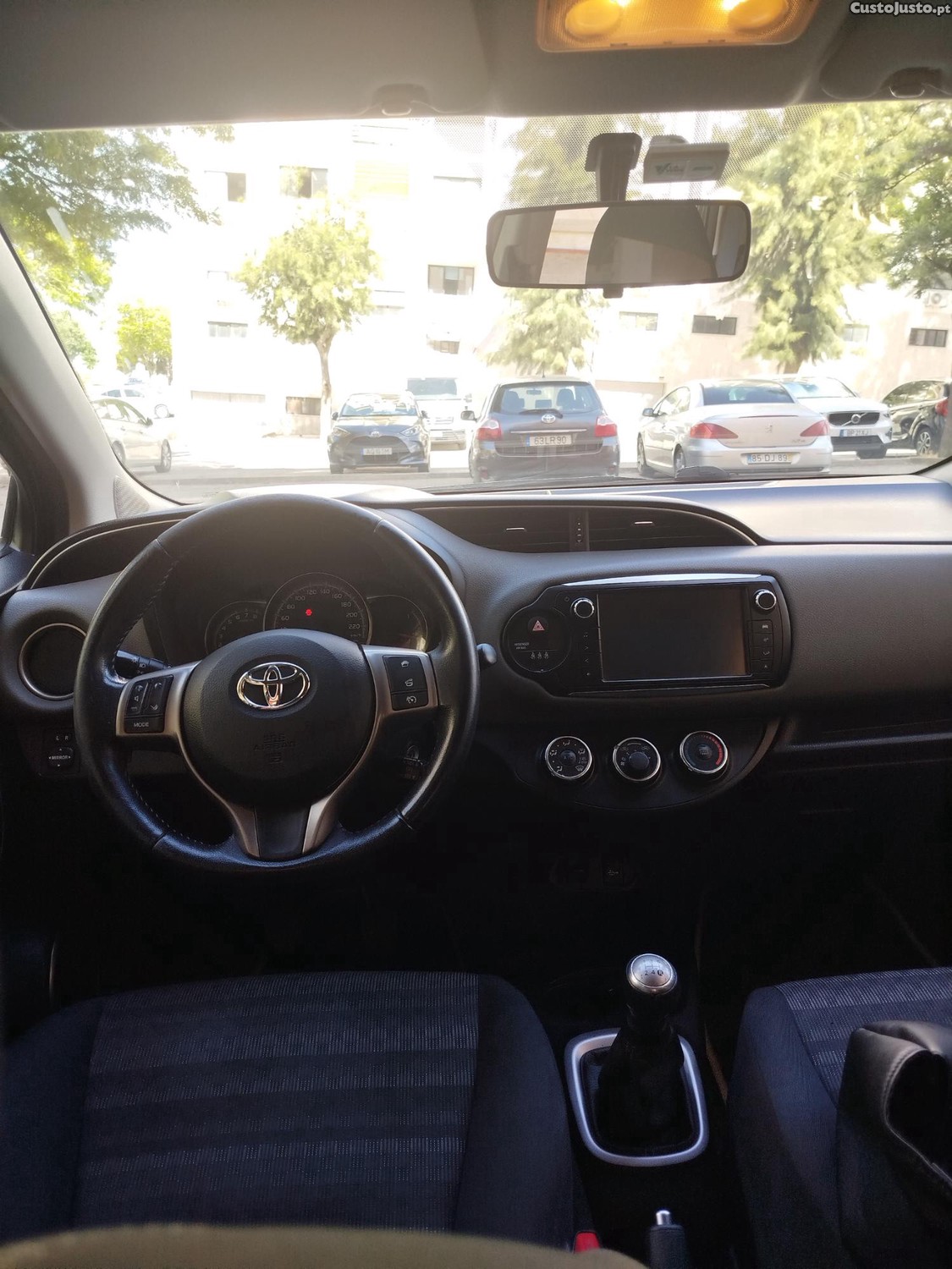 Toyota Yaris Comfort — fotografia 6