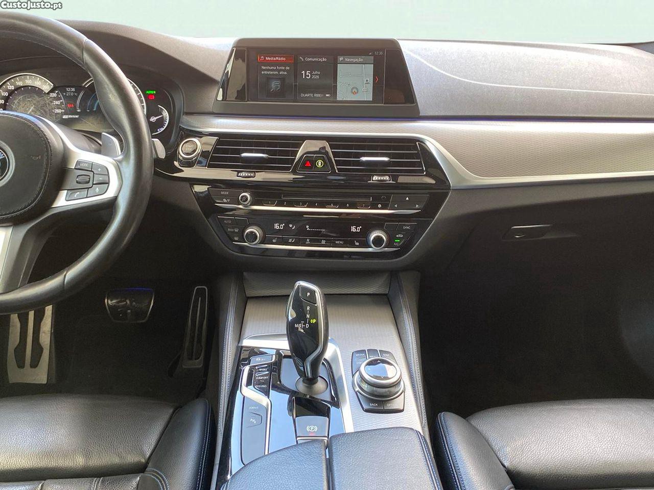 BMW 530 iPerformance Pack M — fotografia 15