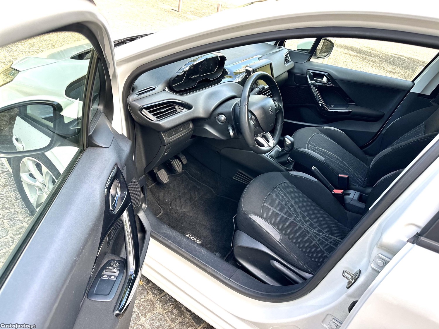 Peugeot 208 ACTIVE 1.4 HDI 90Cv 1 DONO 2014/07 — fotografia 7