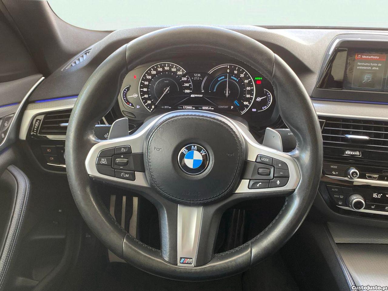 BMW 530 iPerformance Pack M — fotografia 14